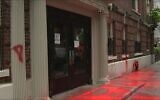 The vandalized apartment building of Cas Holloway in New York, August 8, 2024. (ABC News video screenshot; used in accordance with Clause 27a of the Copyright Law)