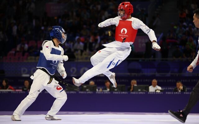 Israeli taekwondo athlete Adnan Milad (red) competes in the men's under63-kg tournament at the Paris Paralympics on August 30, 3034. (Keren Isaacson)