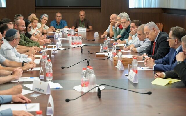 Prime Minister Benjamin Netanyahu meets at the Prime Minister's Office in Jerusalem with representatives from the "Gvura" and "Tikva" forums, August 20, 2024 (GPO) Prime Minister Benjamin Netanyahu meets at the Prime Minister's Office in Jerusalem with representatives from the "Gvura" and "Tikva" forums, August 20, 2024 (GPO)
