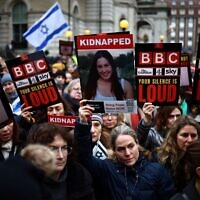 Protesters hold placards and wave Israeli flags as they take part in a 'Rape is NOT resistance' demonstration outside the BBC headquarters, in London, on February 4, 2024, to bring attention to the plight of kidnapped Israeli women in Gaza. (HENRY NICHOLLS / AFP)