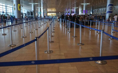 Passengers stand in line at Ben Gurion Airport during a nationwide strike demanding the government reach a hostage release deal, September 2, 2024. (GIL COHEN-MAGEN / AFP)
