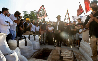 Mourners and family members gather to bury executed US-Israeli hostage Hersh Goldberg-Polin whose body was recovered with five other hostages in Gaza, during the funeral at Givat Shaul cemetery in Jerusalem on September 2, 2024. (Gil Cohen-Magen / POOL / AFP)