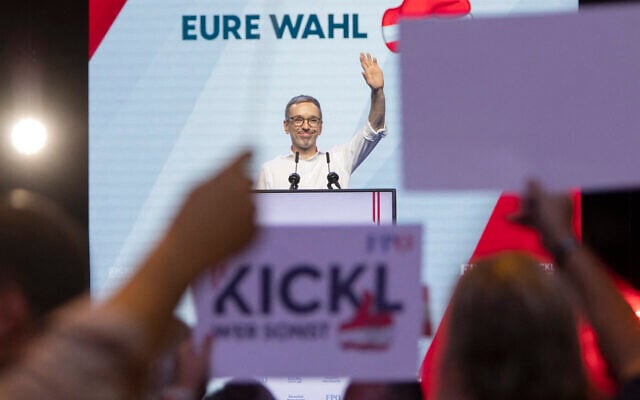The chairman and top candidate of the Freedom Party of Austria (FPOe) for the Austrian National Council (Nationalrat) election Herbert Kickl waves to his audience after kicking off his party's electoral campaign, in Graz, Styria, on September 7, 2024. (Alex HALADA / AFP) The chairman and top candidate of the Freedom Party of Austria (FPOe) for the Austrian National Council (Nationalrat) election Herbert Kickl waves to his audience after kicking off his party's electoral campaign, in Graz, Styria, on September 7, 2024. (Alex HALADA / AFP)