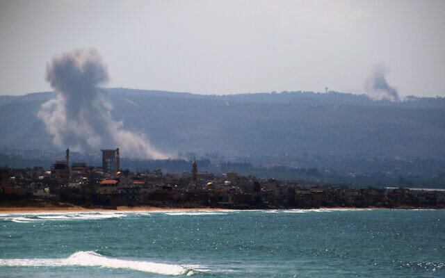 Smoke billows after an Israeli strike on the area of el-Hosh near port city of Tyre in southern Lebanon on September 24, 2024. Israel says it is hitting Hezbollah targets (HASSAN FNEICH / AFP) Smoke billows after an Israeli strike on the area of el-Hosh near port city of Tyre in southern Lebanon on September 24, 2024. Israel says it is hitting Hezbollah targets (HASSAN FNEICH / AFP)