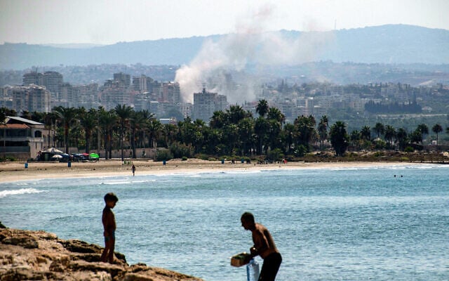 A cloud of smoke during Israeli air strikes on a village south of Tyre in southern Lebanon on September 25, 2024. (Hasan FNEICH / AFP) A cloud of smoke during Israeli air strikes on a village south of Tyre in southern Lebanon on September 25, 2024. (Hasan FNEICH / AFP)