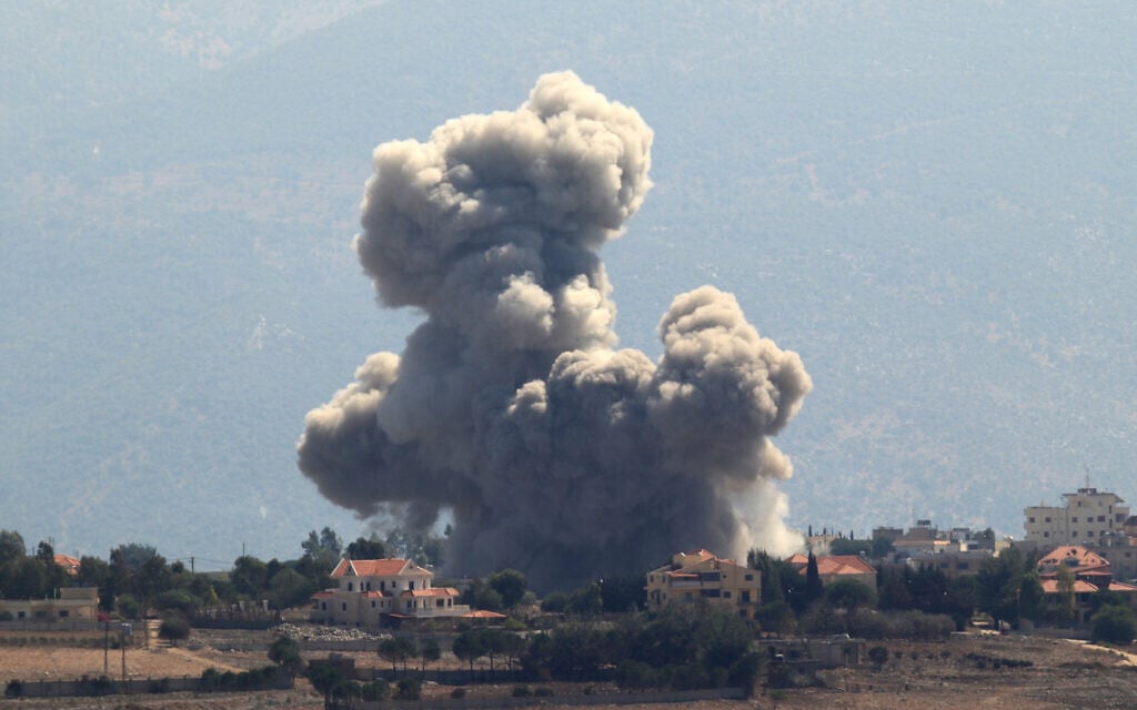 Smoke rises from the site of an Israeli airstrike on terror targets the southern Lebanese village of Khiam on September 30, 2024. (Rabih DAHER / AFP)