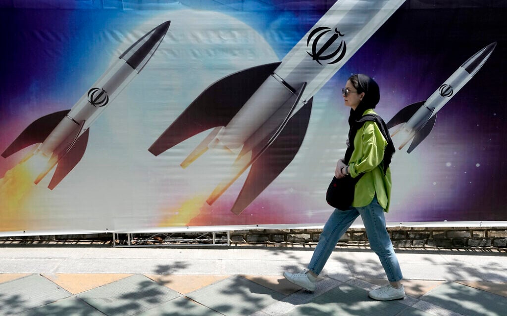 US believes Iran looking at potential ways to quickly build nuclear bomb — report