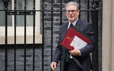 Britain's Prime Minster Keir Starmer departs 10 Downing Street to go to the House of Commons for his weekly Prime Minister's Questions in London, Wednesday, September 4, 2024. (AP Photo/Kin Cheung)