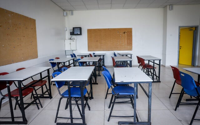 View of an empty classroom at a school in Jerusalem, during a strike, on September 1, 2024. (Chaim Goldberg/Flash90) View of an empty classroom at a school in Jerusalem, during a strike, on September 1, 2024. (Chaim Goldberg/Flash90)