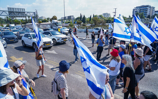 Protesters calling for a hostages-for-ceasefire deal at Hakfar Hayarok Junction near Ramat Hasharon, in central Israel, September 2, 2024. (Hillel Maeir/Flash90) Protesters calling for a hostages-for-ceasefire deal at Hakfar Hayarok Junction near Ramat Hasharon, in central Israel, September 2, 2024. (Hillel Maeir/Flash90)