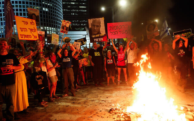Israelis protest for the release of hostages held in Gaza, outside the Defense Ministry headquarters in Tel Aviv, September 5, 2024. (Miriam Alster/Flash90) Israelis protest for the release of hostages held in Gaza, outside the Defense Ministry headquarters in Tel Aviv, September 5, 2024. (Miriam Alster/Flash90)