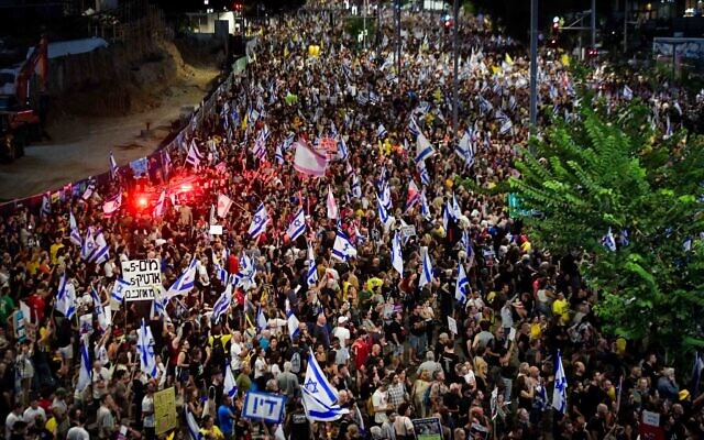 Israelis demand a hostage-ceasefire deal, denounce the government, in what organizers claim is the largest-ever protest in Israel, on Tel Aviv's Begin Road, September 7, 2024. (Avshalom Sassoni/Flash90)