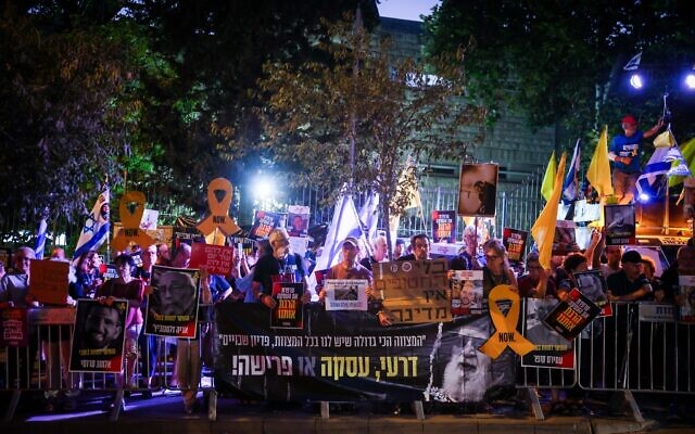Demonstrators protest calling for the release of hostages held in the Gaza Strip, outside the home of Shas head MK Aryeh Deri in Jerusalem, September 9, 2024. (Chaim Goldberg/Flash90)