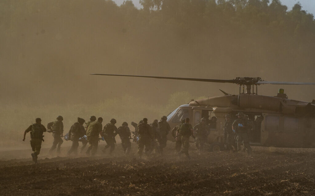 Israeli soldiers evacuate the injured after an anti-tank guided missile attack from Lebanon toward northern Israel, September 19, 2024 (Ayal Margolin/Flash90)