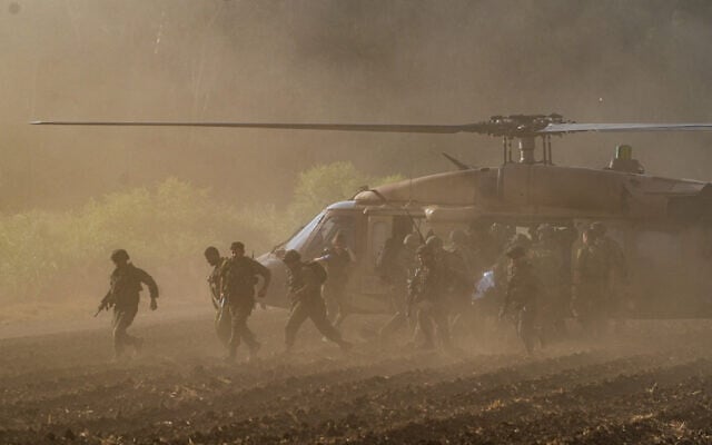 IDF troops evacuate soldiers wounded by a Hezbollah missile attack against the the Ramim Ridge area, near the border with Lebanon, September 19, 2024. (Ayal Margolin/Flash90)