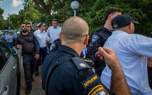 MK Yuli Edelstein walks to his synagogue while demonstrators protest against him, in Herzliya, on September 21, 2024, a week after 3 women were arrested for distributing hostage flyers at the house of worship(Flash90) MK Yuli Edelstein walks to his synagogue while demonstrators protest against him, in Herzliya, on September 21, 2024, a week after 3 women were arrested for distributing hostage flyers at the house of worship(Flash90)