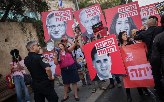 Israelis call for a hostage deal outside the home of Prime Minister Benjamin Netanyahu, in Jerusalem, September 30, 2024 (Yonatan Sindel/Flash90) Israelis call for a hostage deal outside the home of Prime Minister Benjamin Netanyahu, in Jerusalem, September 30, 2024 (Yonatan Sindel/Flash90)