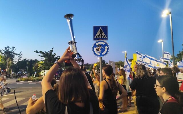 Protesters outside Prime Minister Benjamin Netanyahu's private residence in Caesarea call for the government to secure a hostage-ceasefire deal, September 2, 2024. (Gavriel Fiske/ The Times of Israel)