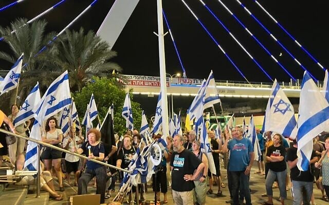 Hundreds of protesters gather in the northern city of Nahariya, calling for the government to secure a deal to free hostages held by Hamas in Gaza, September 7, 2024. (Diana Bletter/The Times of Israel)