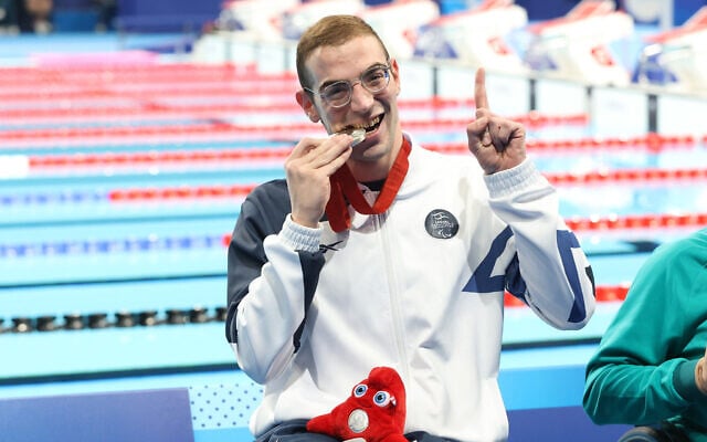 Israeli swimmer Ami Dadaon poses with his silver medal at the 2024 Paris Paralympics on September 1, 2024. (Lilach Weiss Rosenberg) Israeli swimmer Ami Dadaon poses with his silver medal at the 2024 Paris Paralympics on September 1, 2024. (Lilach Weiss Rosenberg)