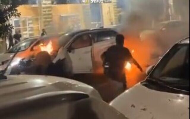 The scene of a car explosion in Acre on September 13, 2024 (Screencapture X: used in accordance with Clause 27a of the Copyright Law) The scene of a car explosion in Acre on September 13, 2024 (Screencapture X: used in accordance with Clause 27a of the Copyright Law)