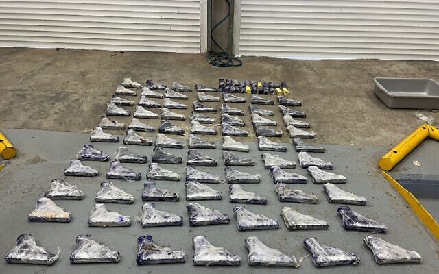 Weapons seized by Israeli forces in an attempted smuggling via the Rabin Crossing, September 9, 2024. (Israel Police and Israel Tax Authority)