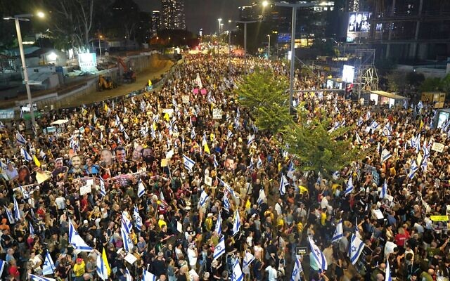 Thousands of anti-government, pro-hostage deal protesters rally on Tel Aviv's Begin Road, September 14, 2024. (Dana Reany/Pro-Democracy Protest Movement)