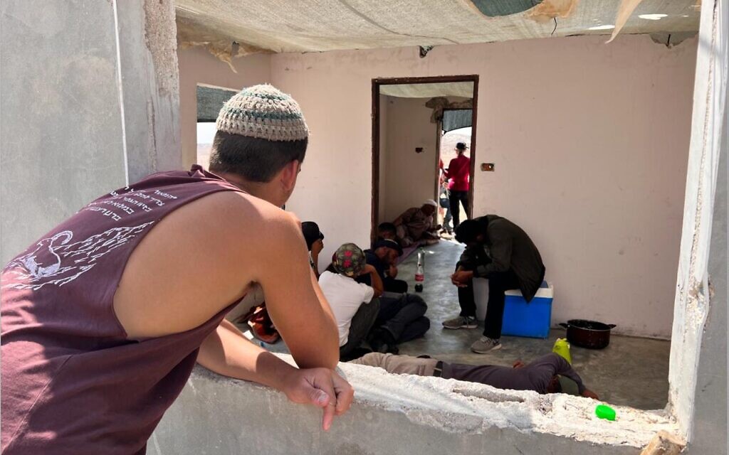 High Court orders police and IDF to again let Palestinians return to West Bank hamlet