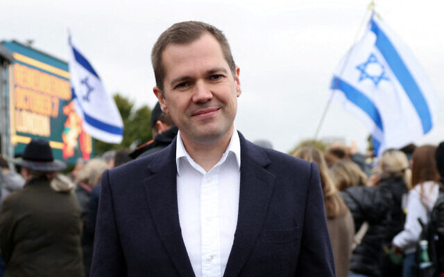 Robert Jenrick attends a commemoration of the first anniversary of the October 7 Hamas atrocities, in Hyde Park in London, October 6, 2024. (REUTERS/Hollie Adams)