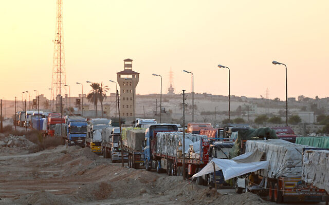 Trucks carrying aid queue on the Egyptian side of the Rafah border crossing with the Gaza Strip on September 9, 2024. (AFP)
