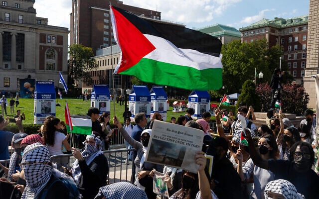 Anti-Israel protesters demonstrate near a memorial for the one-year anniversary of the October 7 Hamas terror onslaught, on October 7, 2024 in New York City. (Photo by Alex Kent / GETTY IMAGES NORTH AMERICA / Getty Images via AFP)