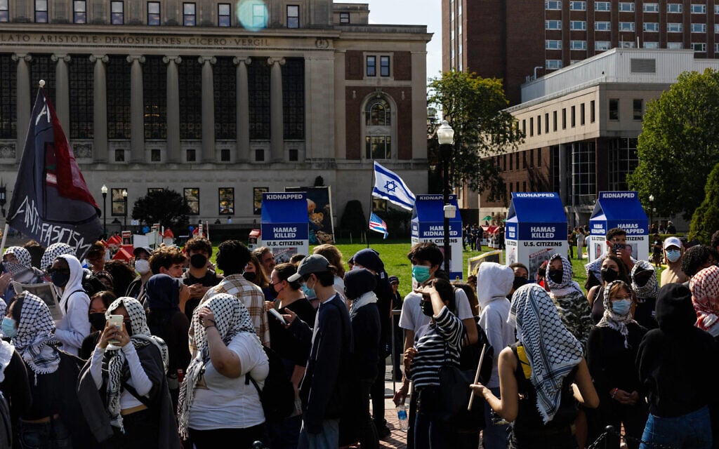 Anti-Israel protesters demonstrate near a memorial for the one-year anniversary of the October 7 Hamas terror onslaught, on October 7, 2024 in New York City. (Photo by Alex Kent / GETTY IMAGES NORTH AMERICA / Getty Images via AFP)