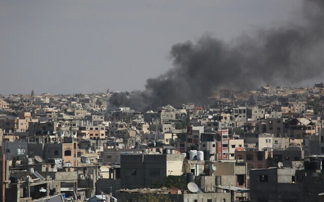 File: Smoke billows from the site of an Israeli strike in Khan Younis in the southern Gaza Strip on October 7, 2024 (Bashar TALEB / AFP)