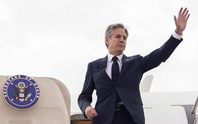 US Secretary of State Antony Blinken waves as he departs Riyadh for the Qatari capital Doha on October 24, 2024. (Photo by Nathan Howard / POOL / AFP) US Secretary of State Antony Blinken waves as he departs Riyadh for the Qatari capital Doha on October 24, 2024. (Photo by Nathan Howard / POOL / AFP)
