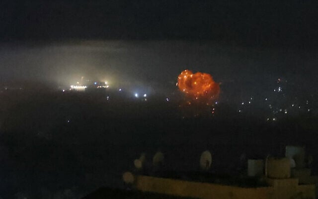 Smoke rises from the site of an Israeli airstrike that targeted Hezbollah in Beirut, October 27, 2024 (IBRAHIM AMRO / AFP)