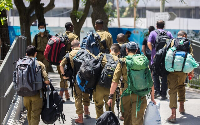 Illustrative: IDF troops are seen at Jerusalem's Central Bus Station on May 10, 2020. (Olivier Fitoussi/Flash90) Illustrative: IDF troops are seen at Jerusalem's Central Bus Station on May 10, 2020. (Olivier Fitoussi/Flash90)