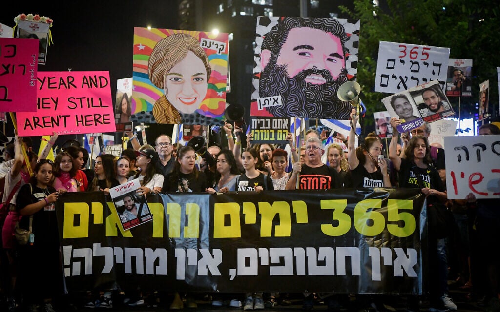 Israelis calling for the release of the hostages held by Hamas terrorists in Gaza rally outside the Defense Ministry headquarters in Tel Aviv, October 5, 2024. (Avshalom Sassoni/Flash90)