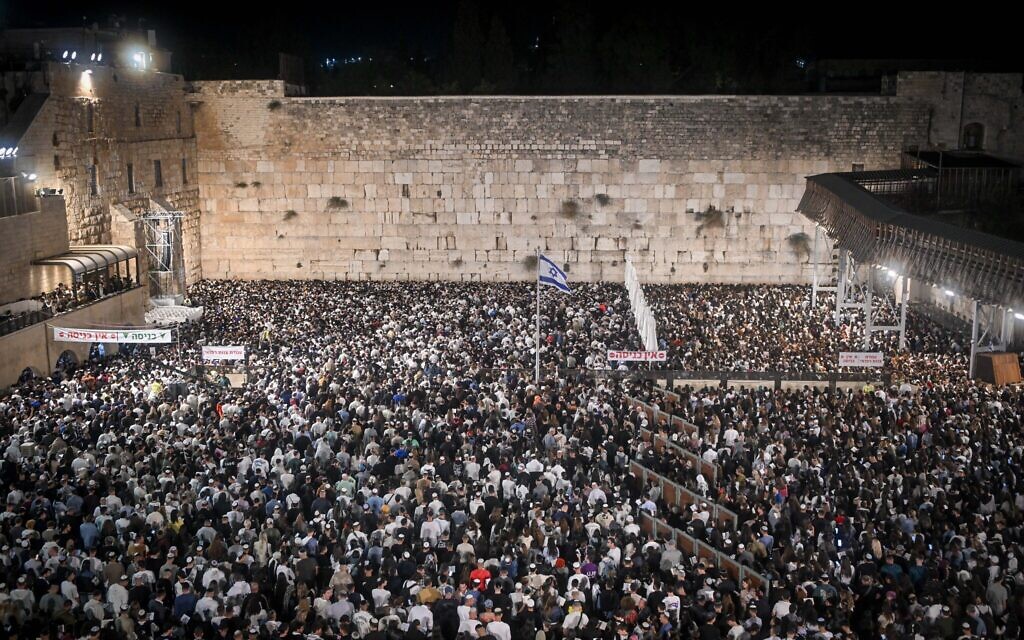Jews praying at the Western Wall in the Old City of Jerusalem, early on October 11, 2024, on the eve Yom Kippur (Arie Leib Abrams/Flash90)