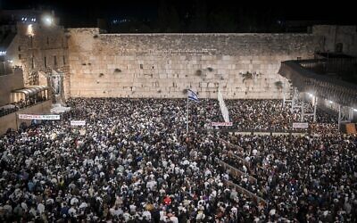 Jews praying at the Western Wall in the Old City of Jerusalem, early on October 11, 2024, on the eve Yom Kippur (Arie Leib Abrams/Flash90)