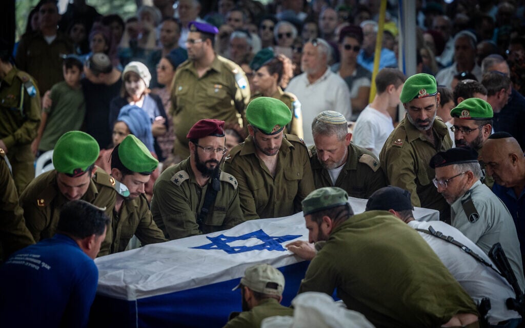 Family and friends of IDF Sgt. Maj. (res.) Yishai Netanel Greenbaum attend his funeral at the Mount Herzl military cemetery in Jerusalem on October 20, 2024. (Yonatan Sindel/Flash90)