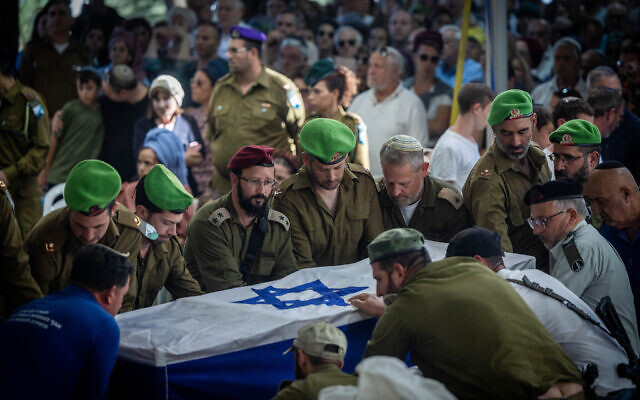 Family and friends of IDF Sgt. Maj. (res.) Yishai Netanel Greenbaum attend his funeral at the Mount Herzl military cemetery in Jerusalem on October 20, 2024. (Yonatan Sindel/Flash90)