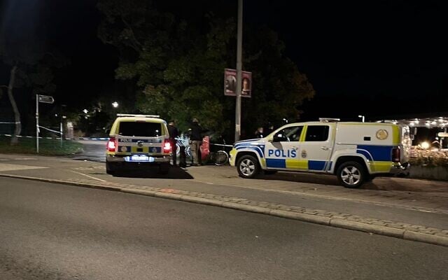 Swedish police outside the Israeli embassy in Stockholm (Courtesy Axel Ellung/TV4)