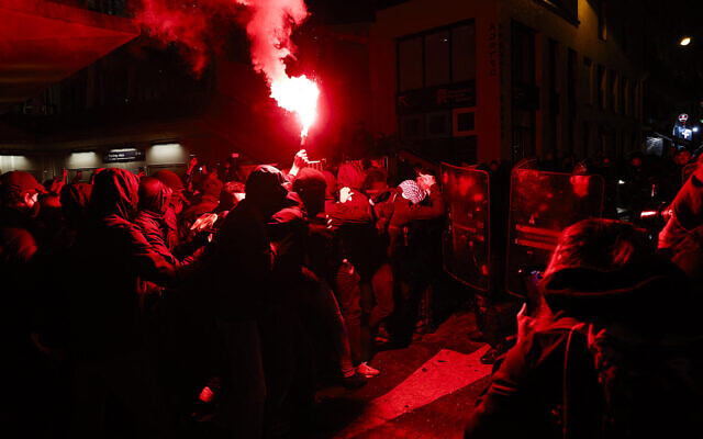 Protesters clash with French gendarmes during an anti-Israel rally in Paris, on November 13, 2024, on the eve of the UEFA Nations League 2025 football match between France and Israel. (Gregoire CAMPIONE / AFP) Protesters clash with French gendarmes during an anti-Israel rally in Paris, on November 13, 2024, on the eve of the UEFA Nations League 2025 football match between France and Israel. (Gregoire CAMPIONE / AFP)