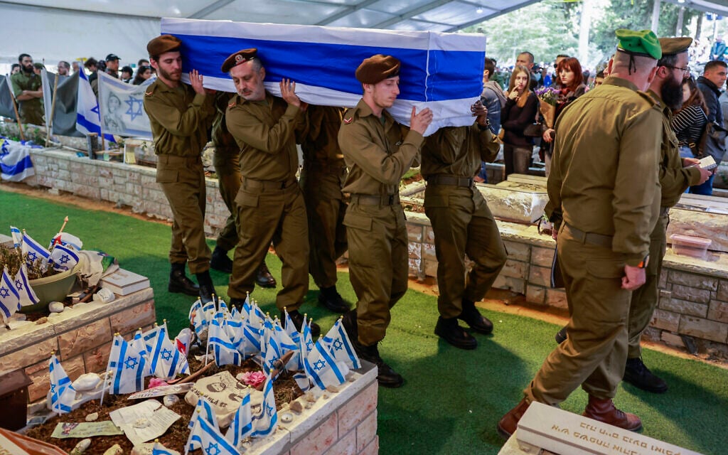 Israeli soldiers carry the coffin of Sergeant first class (res.) Omer Moshe Gealdor during his funeral at the Mount Herzl military cemetery in Jerusalem on November 20, 2024, after was killed in Lebanon. (Menahem KAHANA / AFP)