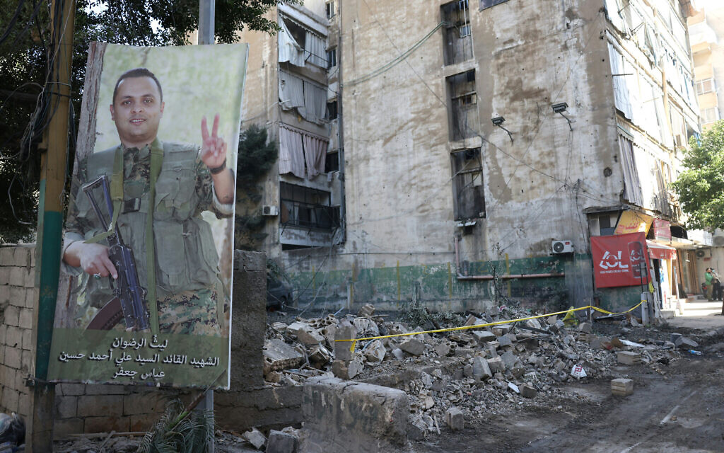 This picture shows the destruction at the site of an Israeli airstrike the previous night in Beirut's southern Ghobeiry neighborhood on November 22, 2024 (IBRAHIM AMRO / AFP)