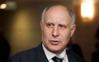 Michael Eitan (1944-2024), a longtime Likud MK, is seen in the Knesset, March 30, 2009. (Uri Lenz/Flash90)