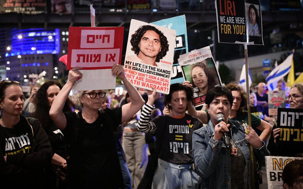 Israelis demonstrate for the release of hostages held by terrorists in Gaza, outside the Defense Ministry Headquarters in Tel Aviv, November 13, 2024 (Avshalom Sassoni/Flash90)