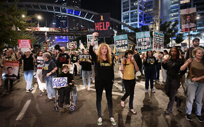 Israelis protest calling for a deal to release hostages held by Hamas terrorists in Gaza outside the Defense Ministry headquarters in Tel Aviv, November 13, 2024. (Avshalom Sassoni/Flash90)