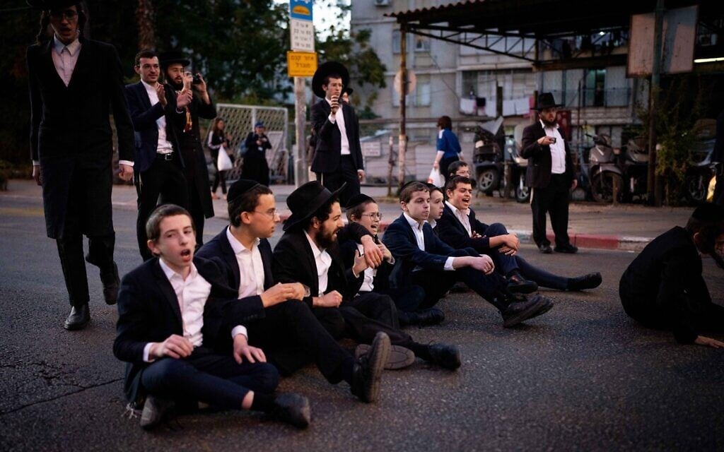 Shas said to join threat to bolt coalition over failure to pass draft exemption bill