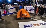Residents of northern Israeli towns who were evacuated from their homes amid war protest against a ceasefire deal with Hezbollah, in Tel Aviv, November 26, 2024. (Avshalom Sassoni/Flash90)